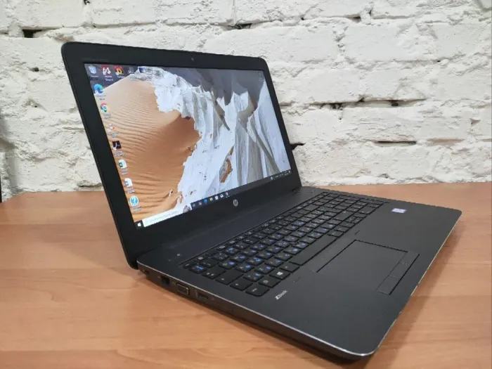 Мобільна робоча станція HP Zbook 15 G4 / 15.6" (1920x1080) IPS / Intel Core i7-7700HQ (4 (8) ядра по 2.8 - 3.8 GHz) / 16 GB DDR4 / 480 GB SSD / nVidia Quadro M2200, 4 GB GDDR5, 128-bit / WebCam / 3G б/в - зображення 3