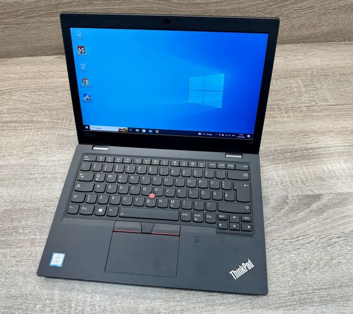 Ноутбук Б-клас Lenovo ThinkPad L380 / 13.3" (1920x1080) TN / Intel Core i5-8250U (4 (8) ядра по 1.6 - 3.4 GHz) / 8 GB DDR4 / 256 GB SSD / Intel UHD Graphics 620 / WebCam / Windows 10 б/в - зображення 2