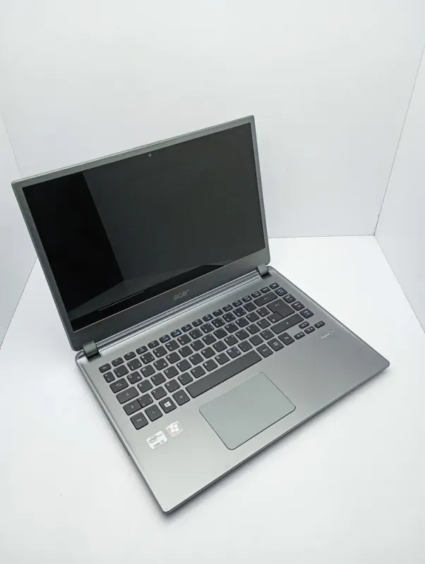 Ноутбук Acer Aspire M5 / 14" (1366x768) TN / Intel Core i3-2377M (2 (4) ядра по 1.5) / 6 GB DDR3 / 500 GB HDD / Intel HD Graphics 3000 / WebCam б/в - зображення 3