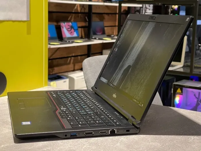 Ноутбук Fujitsu LifeBook E558 / 15.6" (1920x1080) IPS / Intel Core i5-7200U (2 (4) ядра по 2.5 - 3.1 GHz) / 8 GB DDR4 / 240 GB SSD / Intel HD Graphics 620 / WebCam б/в - зображення 4