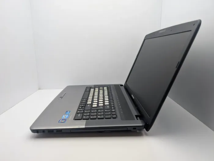 Ноутбук Medion Akoya E7220 / 17.3" (1600x900) TN / Intel Core i3-2310M (2 (4) ядра по 2.1 GHz) / 6 GB DDR3 / 750 GB HDD / Intel HD Graphics / WebCam б/в - зображення 6