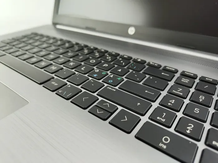 Ноутбук HP ProBook 470 G7 / 17.3" (1920x1080) IPS / Intel Core i5-10210U (4 (8) ядра по 1.6 - 4.2 GHz) / 16 GB DDR4 / 240 GB SSD / AMD Radeon R7 M440, 2 GB GDDR5, 64-bit / WebCam б/в - зображення 3