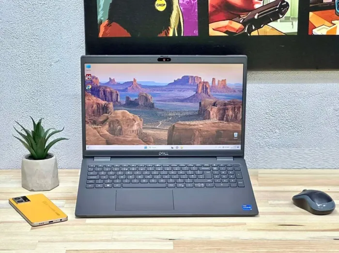 Ультрабук Dell Latitude 3530 / 15.6" (1920x1080) IPS Touch / Intel Core i5-1235U (10 (12) ядер по 3.3 - 4.4 GHz) / 8 GB DDR4 / 256 GB SSD / Intel Iris Xe Graphics / WebCam / Win 11 Pro б/в - зображення 2