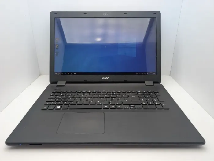 Ноутбук Acer Aspire ES1-731 / 17.3" (1600x900) TN / Intel Celeron N2940 (4 ядра по 1.83 - 2.25 GHz) / 8 GB DDR3 / 120 GB SSD / Intel HD Graphics / WebCam / DVD-ROM б/в - зображення 2