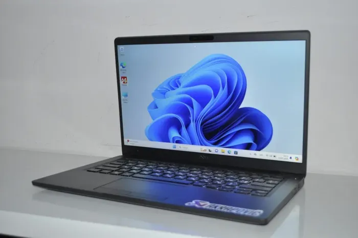 Ультрабук Б-клас Dell Latitude 7400 / 14" (1920x1080) IPS / Intel Core i5-8265U (4 (8) ядра по 1.6 - 3.9 GHz) / 8 GB DDR4 / 256 GB SSD / Intel UHD Graphics / WebCam / HDMI / Windows 11 Pro б/в - зображення 14