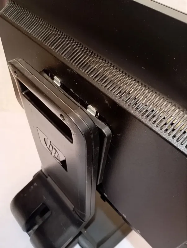 Комплект ПК Б-клас: HP Compaq 6000 Pro SFF / Intel Core 2 Quad Q8300 (4 ядра по 2.5 GHz) / 8 GB DDR3 / 120 GB SSD / Intel GMA Graphics 4500 / DVD-RW + Монітор HP Compaq LA2306x / 23" (1920x1080) IPS / DP, DVI, VGA, USB 2.0 / VESA 100x100 б/в - зображення 10