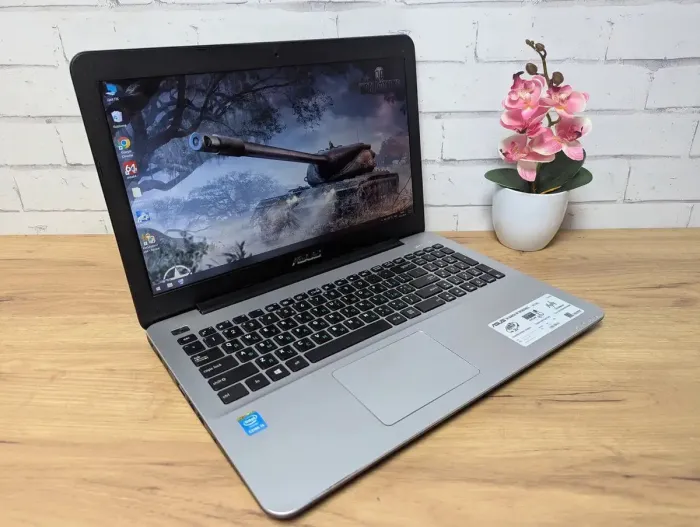 Ноутбук Asus R556L / 15.6" (1920x1080) TN / Intel Core i5-5200U (2 (4) ядра по 2.2 - 2.7 GHz) / 8 GB DDR3 / 256 GB SSD / Intel HD Graphics 5500 / WebCam б/в - зображення 5