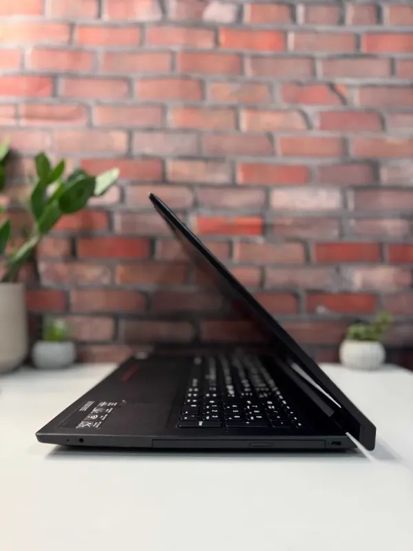 Ноутбук Lenovo V110-15ISK / 15.6" (1366x768) TN / Intel Core i3-6006U (2 (4) ядра по 2.0 GHz) / 8 GB DDR4 / 128 GB SSD / Intel HD Graphics 520 / WebCam / DVD-ROM б/в - зображення 6