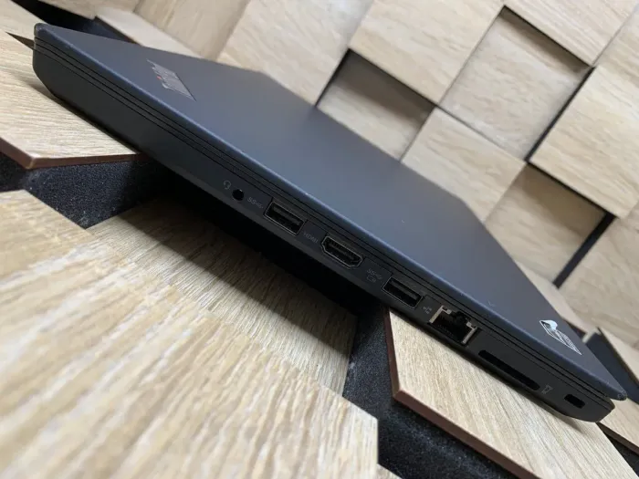 Ультрабук Б-клас Lenovo ThinkPad T470 / 14" (1920x1080) IPS / Intel Core i5-6300U (2 (4) ядра 2.4 - 3.0 GHz) / 8 GB DDR4 / 128 GB SSD / Intel HD Graphics 520 / WebCam / Fingerprint б/в - зображення 7