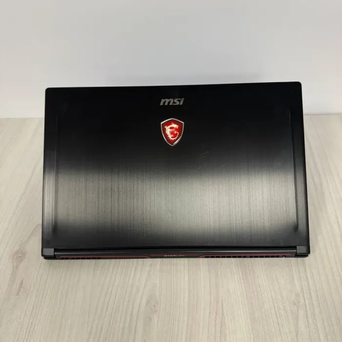 Ігровий ноутбук Б-клас MSI GS63VR 7RF Stealth Pro / 15.6" (1920x1080) TN / Intel Core i7-7700HQ (4 (8) ядра по 2.8 - 3.8 GHz) / 16 GB DDR4 / 256 GB SSD M.2 / nVidia GeForce GTX 1060, 6 GB GDDR5, 192-bit / WebCam б/в - зображення 3