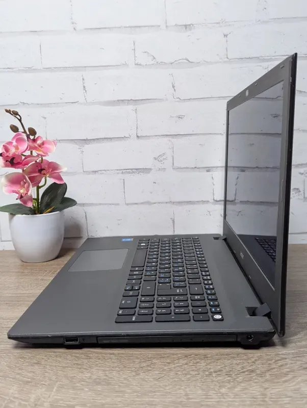 Ноутбук Б-клас Acer Aspire E5-573 / 15.6" (1366x768) TN / Intel Core i3-4005U (2 (4) ядра по 1.7 GHz) / 8 GB DDR3 / 128 GB SSD / Intel HD Graphics 4400 / WebCam б/в - зображення 7