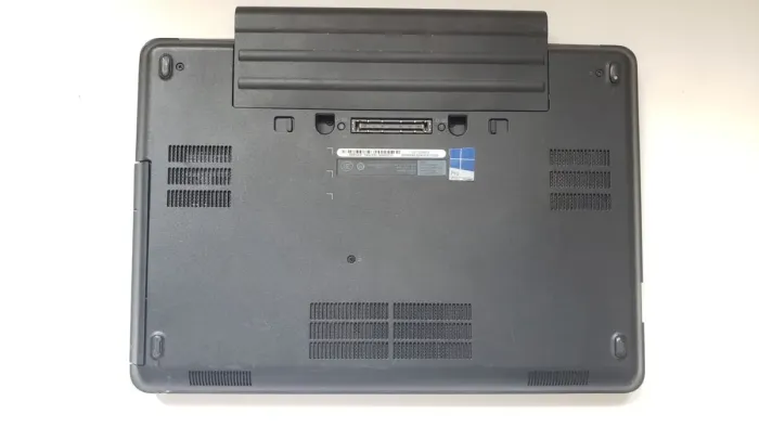 Ноутбук Б-клас Dell Latitude E5440 / 14" (1366x768) TN / Intel Core i3-4010U (2 (4) ядра по 1,7 ГГц) / 8 ГБ DDR3 / 256 ГБ SSD / Intel HD Graphics 4400 / WebCam / DVD-ROM / АКБ не тримає заряд б/в - зображення 9