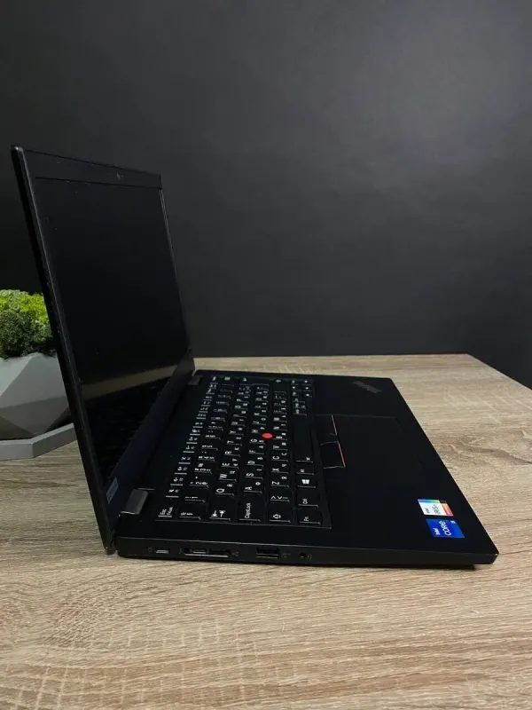 Ультрабук Б-клас Lenovo ThinkPad L13 Gen 2 / 13.3" (1920x1080) IPS / Intel Core i5-1135G7 (4 (8) ядра по 2.4 - 4.2 GHz) / 8 GB DDR4 / 256 GB SSD M.2 / Intel Iris X Graphics / WebCam / Win 10 б/в - зображення 4