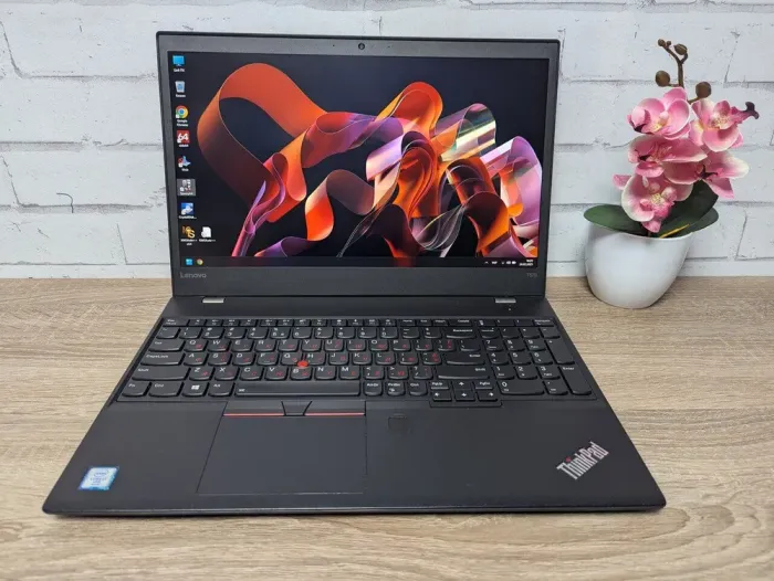 Ноутбук Б-клас Lenovo ThinkPad T570 / 15.6" (1920x1080) TN / Intel Core i7-6600U (2 (4) ядра по 2.6 - 3.4 GHz) / 16 GB DDR4 / 256 GB SSD / nVidia GeForce 940MX, 2 GB GDDR5, 64-bit / WebCam б/в - зображення 2