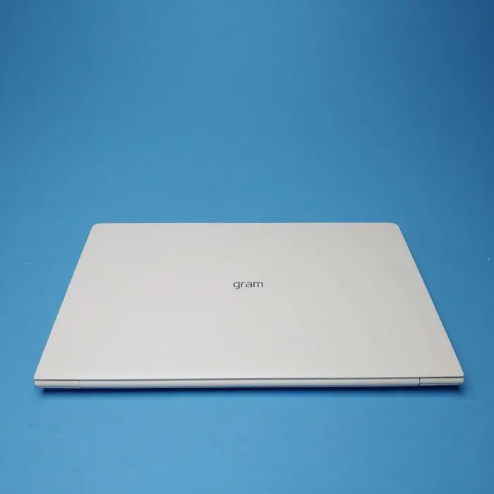 Ультрабук LG Gram 15ZD990-VX50K / 15.6" (1920x1080) IPS / Intel Core i5-8265U (4 (8) ядра по 1.6 - 3.9 GHz) / 8 GB DDR4 / 256 GB SSD / Intel UHD Graphics 620 / WebCam / Win 10 Home б/в - зображення 3