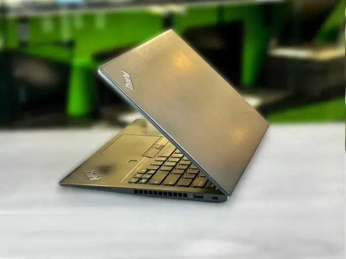 Ультрабук Lenovo ThinkPad T495s / 14" (1920x1080) IPS / AMD Ryzen 5 PRO 3500U (4 (8) ядра по 2.1 - 3.7 GHz) / 16 GB DDR4 / 256 GB SSD M.2 / AMD Radeon Vega 8 Graphics / WebCam / Win 10 Pro б/в - зображення 5