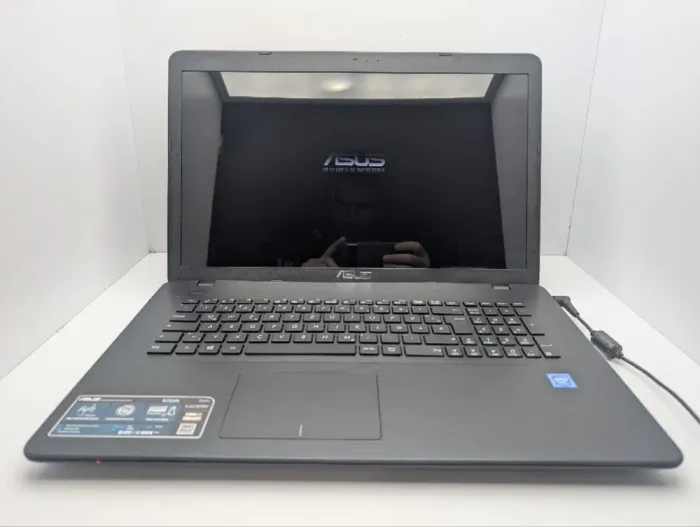 Ноутбук Asus R752N / 17.3" (1600x900) TN / Intel Celeron N3350 (2 ядра по 1.1 - 2.4 GHz) / 8 GB DDR3 / 120 GB SSD / Intel HD Graphics 500 / WebCam / DVD-ROM б/в - зображення 2