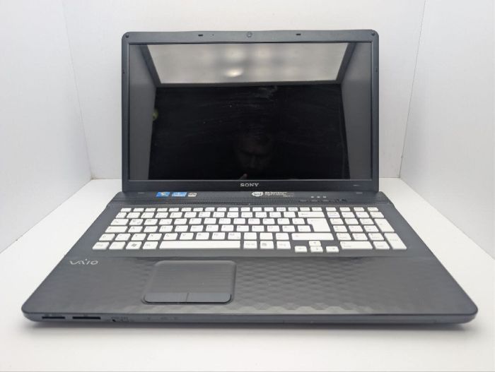 Ноутбук Sony Vaio EJ2M1E / 17.3" (1600x900) TN / Intel Core i5-2430M (2 (4) ядра по 2.4 - 3.0 GHz) / 8 GB DDR3 / 640 GB HDD / nVidia GeForce 410M, 1 GB GDDR3, 64-bit / WebCam / DVD-ROM б/в - изображение 3