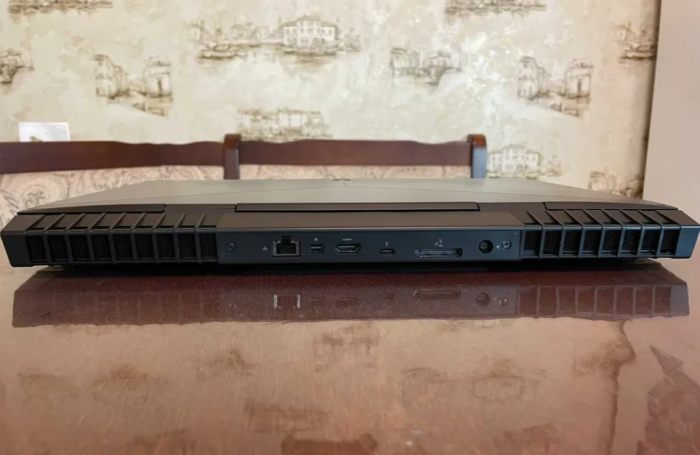 Ігровий ноутбук Dell Alienware 17 R5 / 17.3" (1920x1080) IPS / Intel Core i9-8950HK (6 (12) ядер по 2.9 - 4.8 GHz) / 32 GB DDR4 / 256 GB SSD M.2 NVMe PCIe+1000 GB HDD / nVidia GeForce GTX 1080, 8 GB GDDR5X, 256-bit / WebCam б/в - зображення 8