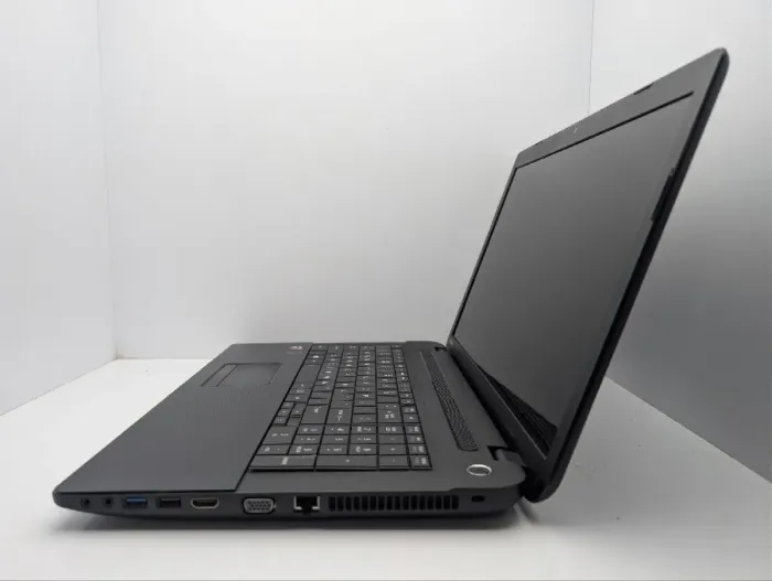 Ноутбук Toshiba Satellite C70-D-A / 17.3" (1600x900) TN / AMD A6-5200 (4 ядра по 2.0 GHz) / 8 GB DDR3 / 240 GB SSD / AMD Radeon HD 8400 Graphics / WebCam б/в - зображення 5