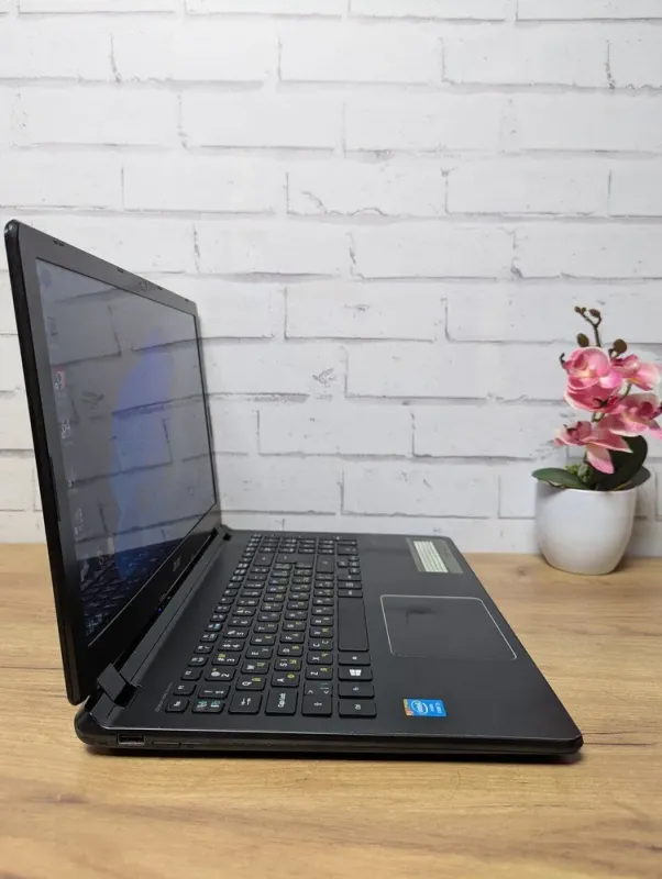 Ноутбук Acer Aspire V5 ZRQ / 15.6" (1366x768) TN / Intel Core i5-4200U (2 (4) ядра по 1.6 - 2.6 GHz) / 8 GB DDR3 / 128 GB SSD / Intel HD Graphics 4400 / WebCam б/в - зображення 5