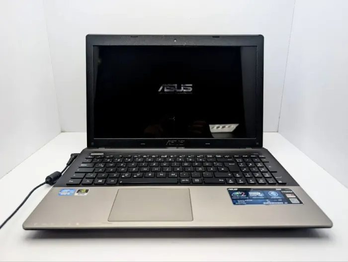Ноутбук Asus A55V / 15.6" (1366x768) TN / Intel Core i7-3612QM (4 (8) ядра по 2.1 - 3.1 GHz) / 8 GB DDR3 / 240 GB SSD / nVidia GeForce 410M, 1 GB GDDR3, 64-bit / WebCam / DVD-ROM б/в - зображення 3
