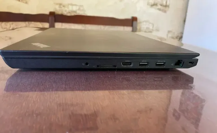 Робоча станція Б-клас Lenovo ThinkPad P15v / 15.6" (1920x1080) IPS / Intel Core i7-10850H (6 (12) ядер по 2.7 - 5.1 GHz) / 32 GB DDR4 / 256 GB SSD / nVidia Quadro P620, 4 GB GDDR5, 128-bit / WebCam б/в - зображення 7