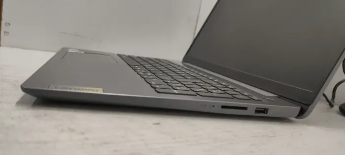 Ноутбук Б-клас Lenovo IdeaPad 3 15ITL6 / 15.6" (1920x1080) TN / Intel Core i5-1135G7 (4 (8) ядра по 2.4 - 4.2 GHz) / 16 GB DDR4 / 1000 GB SSD M.2 / Intel Iris Xe Graphics / АКБ NEW б/в - зображення 5