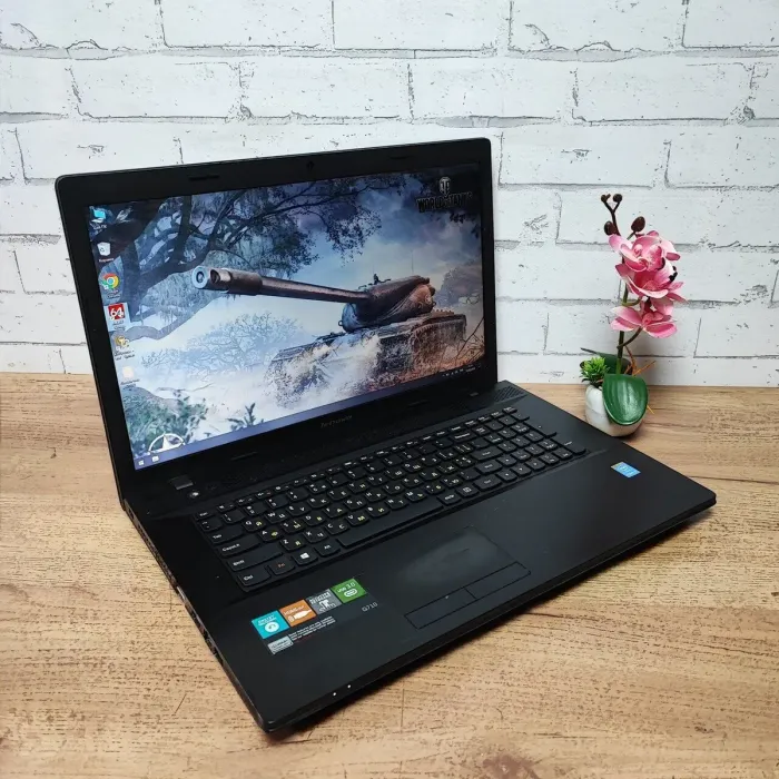 Ноутбук Б-клас Lenovo G710 / 17.3" (1600x900) TN / Intel Core i3-4000M (2 (4) ядра по 2.4 GHz) / 8 GB DDR3 / 256 GB SSD / Intel HD Graphics 4600 / WebCam / DVD-ROM б/в - зображення 3
