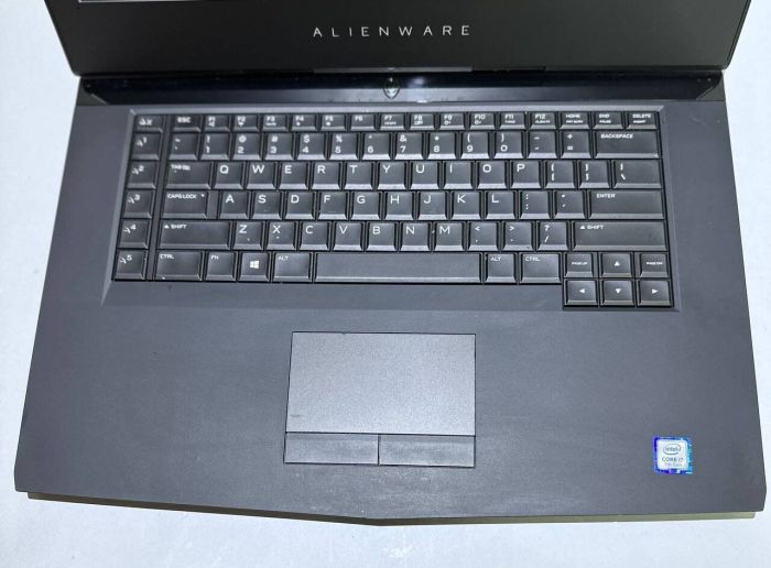 Ігровий ноутбук Dell Alienware 15 R3 / 15.6" (3840x2400) IPS / Intel Core i7-7700HQ (4 (8) ядра по 2.8 - 3.8 GHz) / 32 GB DDR4 / 512 GB SSD + 1000 GB HDD / nVidia GeForce GTX 1070, 8 GB GDDR5, 256-bit / WebCam / Win 11 Pro б/в - зображення 7