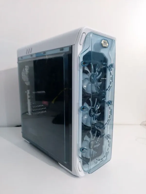 Ігровий ПК GameMax Starlight White Tower / Intel Core i5-7500 (4 ядра по 3,4 - 3,8 ГГц) / 16 ГБ DDR4 / 240 ГБ SSD + 480 ГБ SSD + 500 ГБ HDD / AMD Radeon RX 480, 8 ГБ GDDR5, 256-біт / 600 Вт б/в - зображення 4