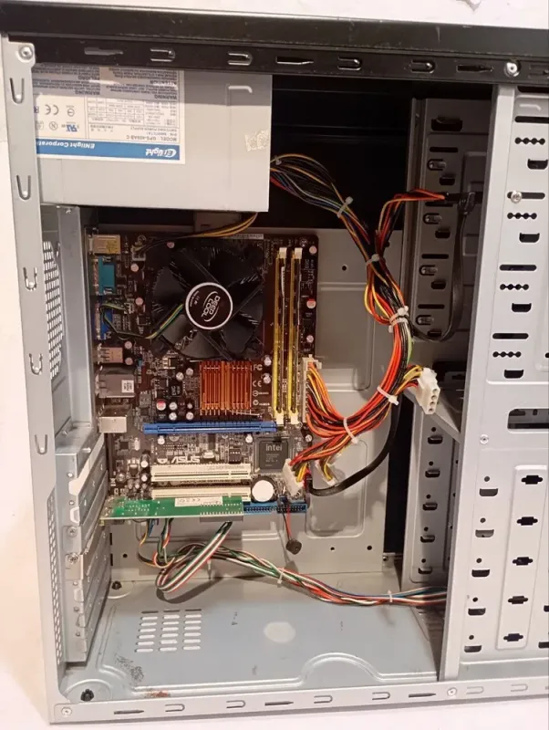 ПК Б-класс Grand 319B Tower / Intel Core 2 Quad Q8200 (4 ядра по 2.33 GHz) / 4 GB DDR2 / 60 GB SSD / Intel GMA 3100 Graphics / 400W б/в - зображення 5