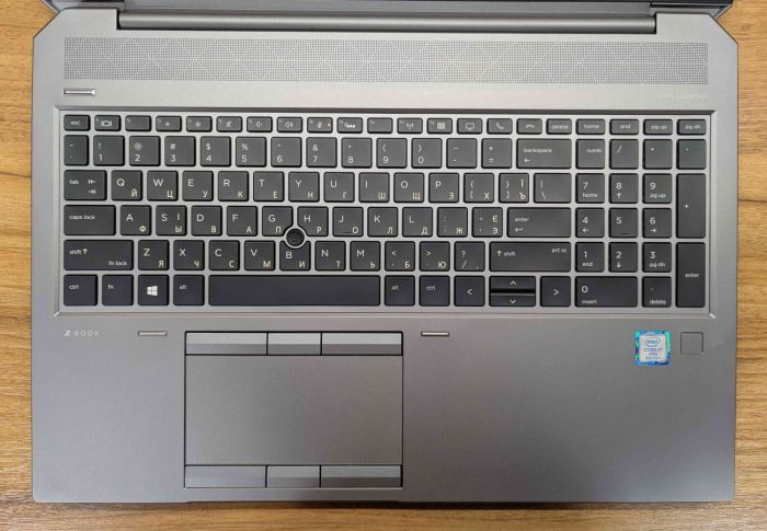 Мобільна робоча станція HP zBook 15 G5 / 15,6" (1920x1080) IPS / Intel Core i7-8850H (6 (12) ядра по 2,6 - 4,3 ГГц) / 16 ГБ DDR4 / 500 ГБ SSD / nVidia Quadro P2000, 4 ГБ GDDR5, 128-біт / WebCam / TouchID / Windows 10 б/в - зображення 3