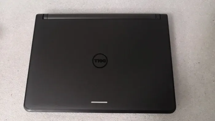 Ноутбук Dell Latitude E3350 / 13.3" (1366x768) TN / Intel Core i3-5005U (2 (4) ядра по 2.0 GHz) / 4 GB DDR3 / 500 GB HDD / Intel HD Graphics 5500 / WebCam / Windows 10 Pro б/в - зображення 4