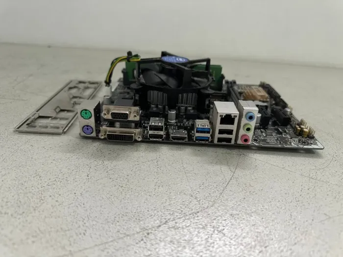 Комплект: материнська плата Asus H110M-A/M.2 / Intel Core i3-6100 (2 (4) ядра по 3.7 GHz) / 8 GB DDR4 / 128 GB SSD M.2 / Intel HD Graphics 530 / Socket LGA1151 / Кулер BOX б/в - зображення 3