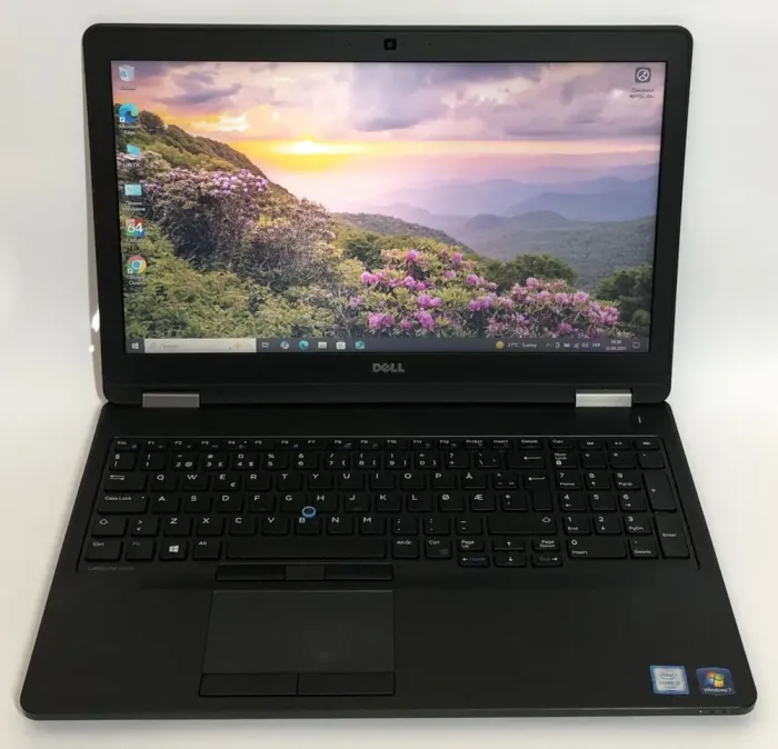 Ноутбук Dell Latitude E5570 / 15.6" (1366x768) TN / Intel Core i3-6100U (2 (4) ядра по 2.3 GHz) / 8 GB DDR4 / 128 GB SSD / Intel HD Graphics 520 / WebCam / Win 10 Pro б/в - зображення 2