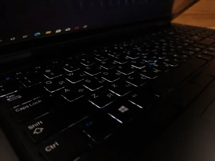 Ігровий ноутбук Dell Latitude 5591 / 15.6" (1920x1080) IPS / Intel Core i5-8400H (4 ядра по 2.5 - 4.2 GHz) / 16 GB DDR4 / 512 GB SSD / nVidia GeForce MX130, 2 GB GDDR5, 64-bit / WebCam б/в - зображення 6