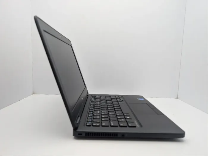 Нетбук Dell Latitude E5250 / 12.5" (1366x768) TN / Intel Core i5-5200U (2 (4) ядра по 2.2 - 2.7 GHz) / 8 GB DDR3 / 120 GB SSD / Intel HD Graphics 5500 / WebCam б/в - зображення 4