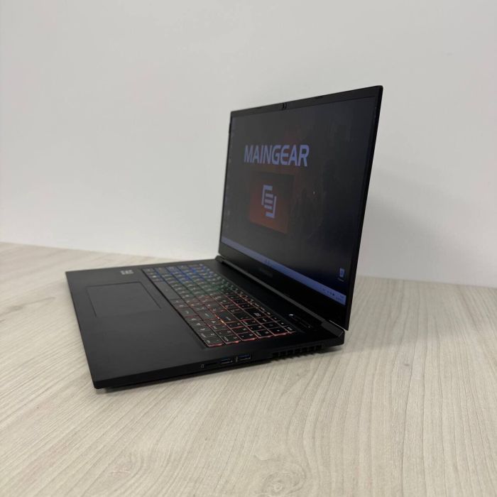 Ігровий ультрабук MainGear Vector Pro MG-VCP17A-3080 / 17,3" (2560x1440) IPS / AMD Ryzen 9 5900HX (8 (16) ядер по 3,3 - 4,6 ГГц) / 64 ГБ DDR4 / 1000 ГБ SSD NVMe / nVidia GeForce RTX 3080, 16 ГБ GDDR6, 256-біт / WebCam б/в - зображення 5