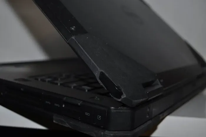 Захищений ноутбук Б-клас Dell Latitude 5414 Rugged / 14" (1366x768) TN / Intel Core i5-6300U (2 (4) ядра по 2.4 - 3.0 GHz) / 8 GB DDR4 / 240 GB SSD / Intel HD Graphics 520 / WebCam / Windows 11 Pro б/в - зображення 12