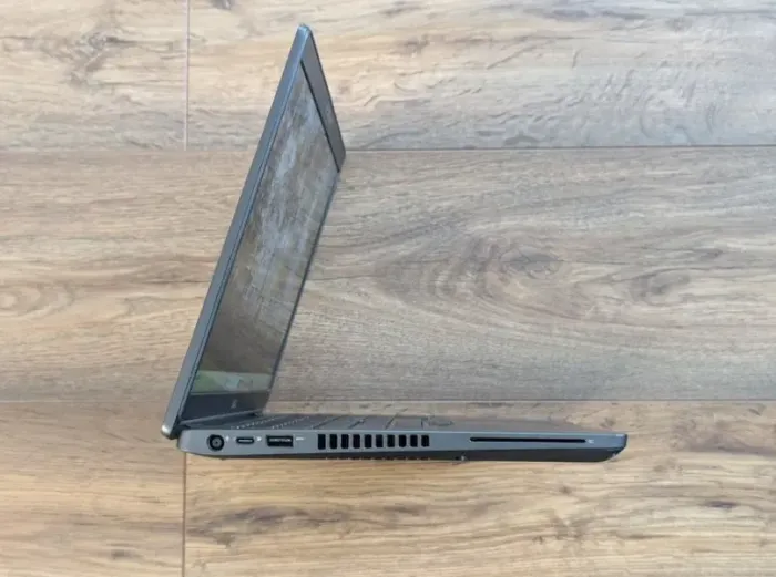 Ультрабук Dell Latitude 5400 / 14" (1920x1080) IPS / Intel Core i5-8365U (4 (8) ядра по 1.6 - 4.1 GHz) / 8 GB DDR4 / 128 GB SSD / Intel UHD Graphics 620 / WebCam б/в - зображення 4