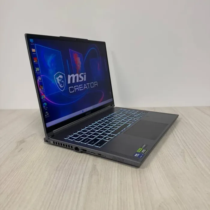 Ігровий ноутбук Б-класу MSI Creator 16 AI Studio A1VHG / 16" (3840x2400) IPS / Intel Core Ultra 9 185H (16 (22) ядер по 3,9 - 5,1 ГГц) / 32 ГБ DDR5 / 1000 ГБ SSD NVMe / nVidia GeForce RTX 4080, 12 ГБ GDDR6, 192-bit / WebCam б/в - зображення 4