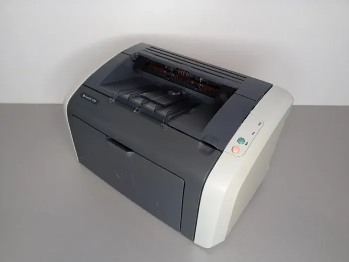 Принтер HP LaserJet 1010 / лазерний монохромний друк / 600x600 dpi / A4 / 12 стор. хв / USB 2.0 б/в - зображення 4