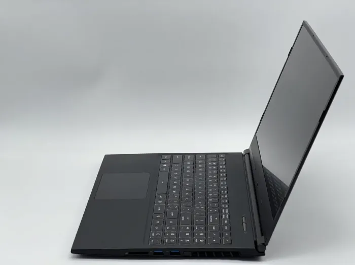 Ігровий ноутбук Maingear MG-VCTR001 / 15.6" (1920x1080) IPS / Intel Core i7-9750H (6 (12) ядер по 2.6 - 4.5 GHz) / 16 GB DDR4 / 1000 GB SSD / nVidia GeForce GTX 1660 Ti, 6 GB GDDR6, 192-bit / WebCam б/в - зображення 4