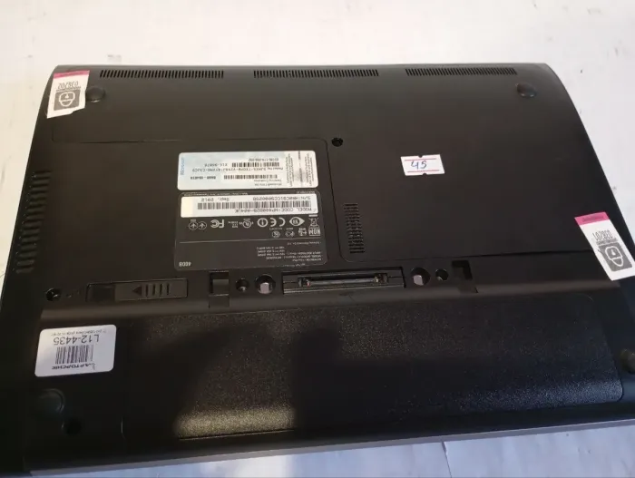 Нетбук Б-класс Samsung NP400B2B / 12.5" (1366x768) TN / Intel Core i5-2450M (2 (4) ядра по 2.5 - 3.1 GHz) / 8 GB DDR3 / 500 GB HDD / Intel HD Graphics 3000 / WebCam б/в - зображення 9