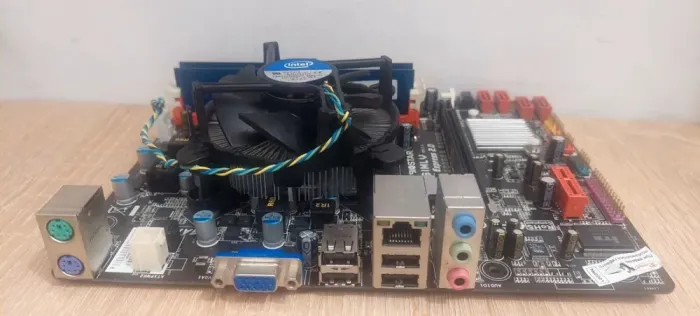 Комплект: Материнська плата Biostar H61MLV / LGA1155 / Intel Core i5-2300 (4 ядра по 2.8 - 3.1 GHz) / 8 GB DDR3 / Intel HD Graphics 2000 + Кулер б/в - зображення 3