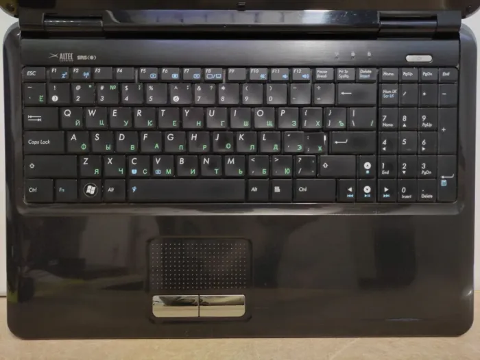 Ноутбук Asus K50IJ / 15.6" (1366x768) TN / Intel Celeron T3000 (2 ядра по 1.8 GHz) / 4 GB DDR2 / 120 GB SSD / Intel GMA 4500M HD Graphics / WebCam / АКБ не тримає б/в - зображення 3