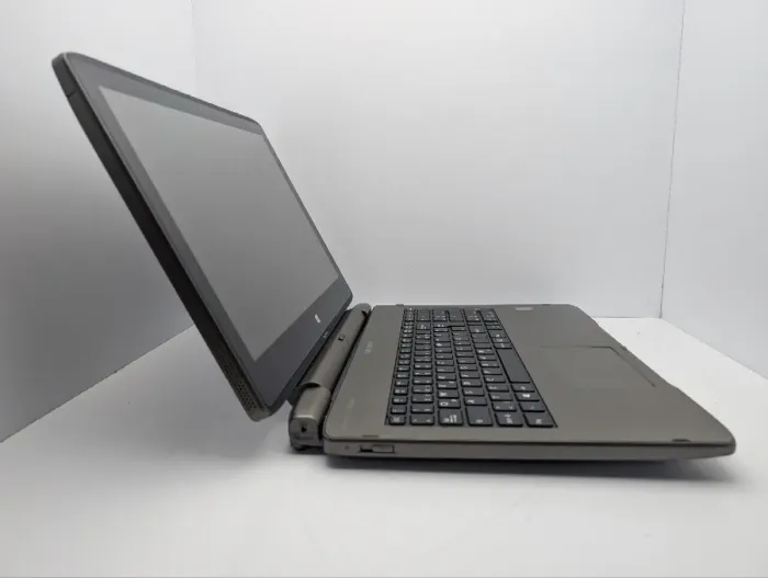 Ноутбук Medion S6214T / 15.6" (1366x768) TN Touch / Intel Pentium N3540 (4 ядра по 2.16 - 2.66 GHz) / 4 GB DDR3 / 60 GB SSD + 500 GB HDD / Intel HD Graphics / WebCam / DVD-ROM / АКБ не тримає б/в - зображення 4