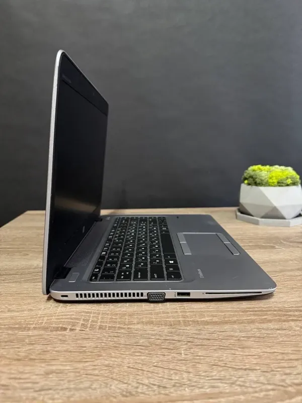 Ультрабук Б-клас HP EliteBook 840 G3 / 14" (1366x768) TN / Intel Core i5-6300U (2 (4) ядра по 2.4 - 3.0 GHz) / 8 GB DDR4 / 128 GB SSD / Intel HD Graphics 520 / WebCam / Win 10 б/в - зображення 4