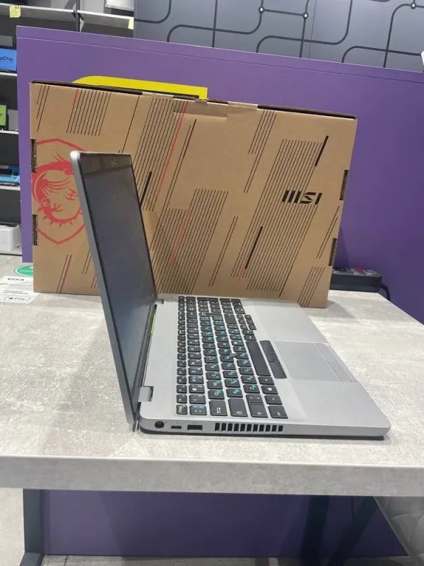 Мобільна робоча станція Dell Precision 3550 / 15.6" (1920x1080) IPS / Intel Core i5-10300H (4 (8) ядра по 2.5 - 4.5 GHz) / 8 GB DDR4 / 256 GB SSD / nVidia Quadro P500, 2 GB GDDR5, 64-bit / WebCam б/в - зображення 3